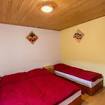 Malovany Dvur