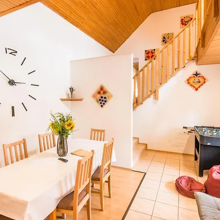 Malovany Dvur Holiday home