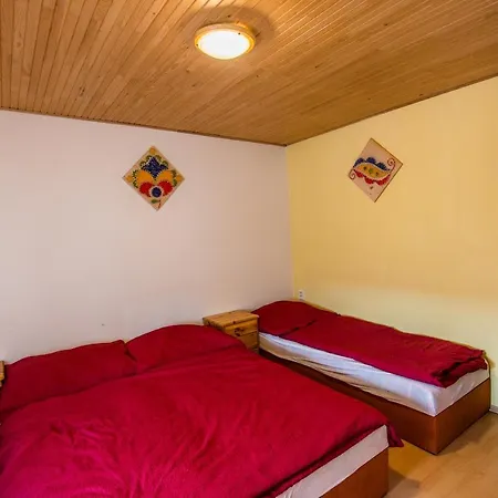 Malovany Dvur